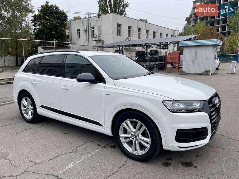 Внедорожник / Кроссовер Audi Q7 2019 в Киеве