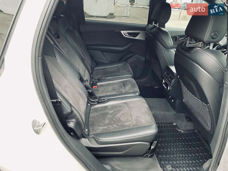 Внедорожник / Кроссовер Audi Q7 2019 в Киеве