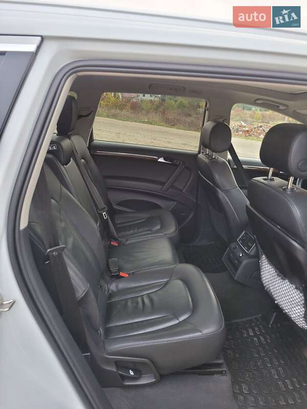 Позашляховик / Кросовер Audi Q7 2015 в Волочиську