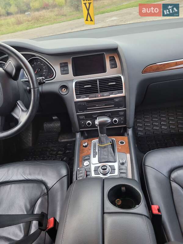 Позашляховик / Кросовер Audi Q7 2015 в Волочиську