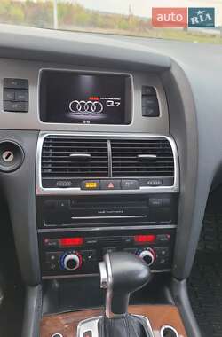Позашляховик / Кросовер Audi Q7 2015 в 