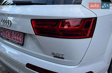 Позашляховик / Кросовер Audi Q7 2016 в 