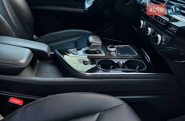 Позашляховик / Кросовер Audi Q7 2016 в 