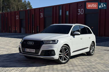 Позашляховик / Кросовер Audi Q7 2017 в 