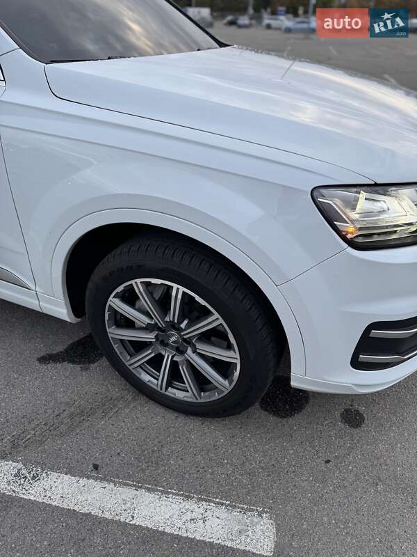 Позашляховик / Кросовер Audi Q7 2019 в Дніпрі