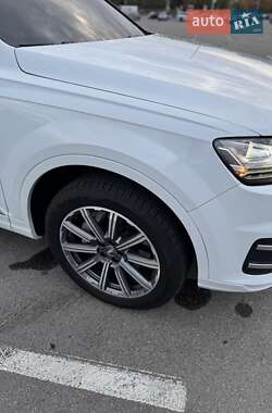 Позашляховик / Кросовер Audi Q7 2019 в 