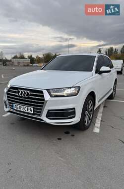 Позашляховик / Кросовер Audi Q7 2019 в 