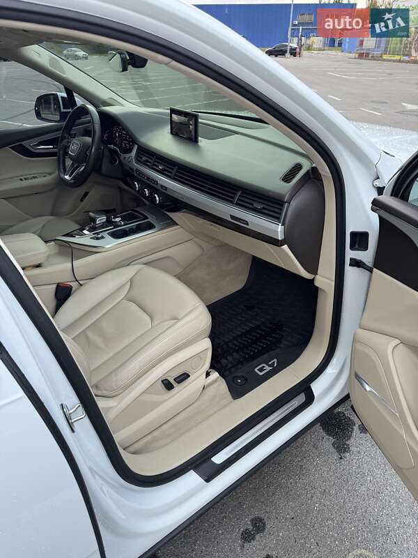 Позашляховик / Кросовер Audi Q7 2019 в Дніпрі