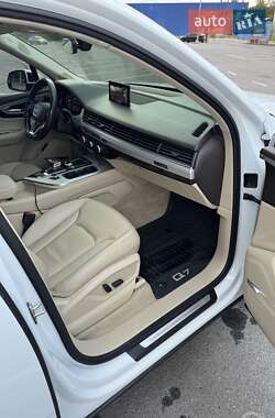 Позашляховик / Кросовер Audi Q7 2019 в 