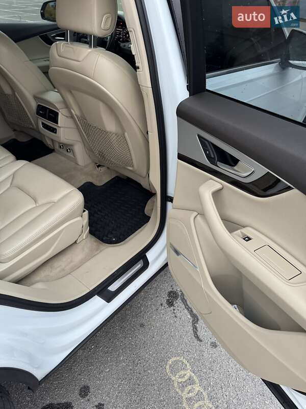 Позашляховик / Кросовер Audi Q7 2019 в Дніпрі