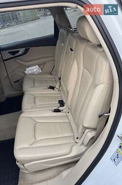 Позашляховик / Кросовер Audi Q7 2019 в 