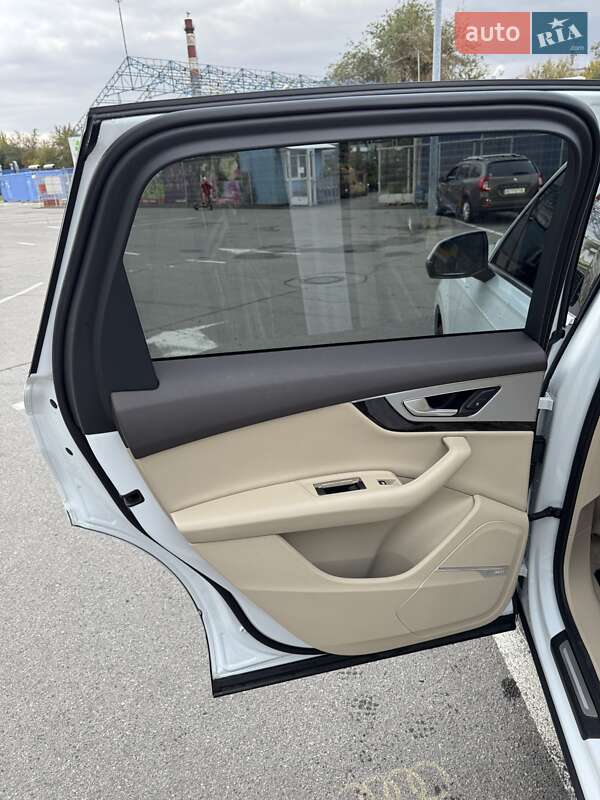 Позашляховик / Кросовер Audi Q7 2019 в Дніпрі