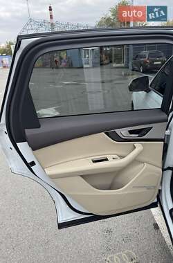 Позашляховик / Кросовер Audi Q7 2019 в 