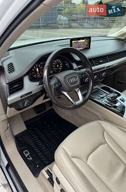 Позашляховик / Кросовер Audi Q7 2019 в 