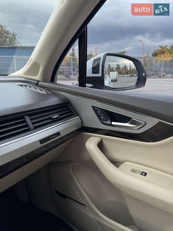 Позашляховик / Кросовер Audi Q7 2019 в Дніпрі