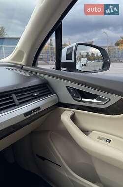 Позашляховик / Кросовер Audi Q7 2019 в 