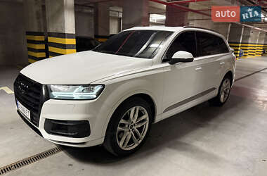 Позашляховик / Кросовер Audi Q7 2015 в 