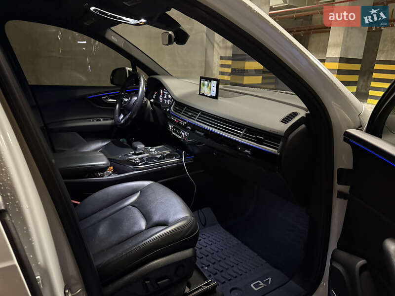 Внедорожник / Кроссовер Audi Q7 2015 в Ровно