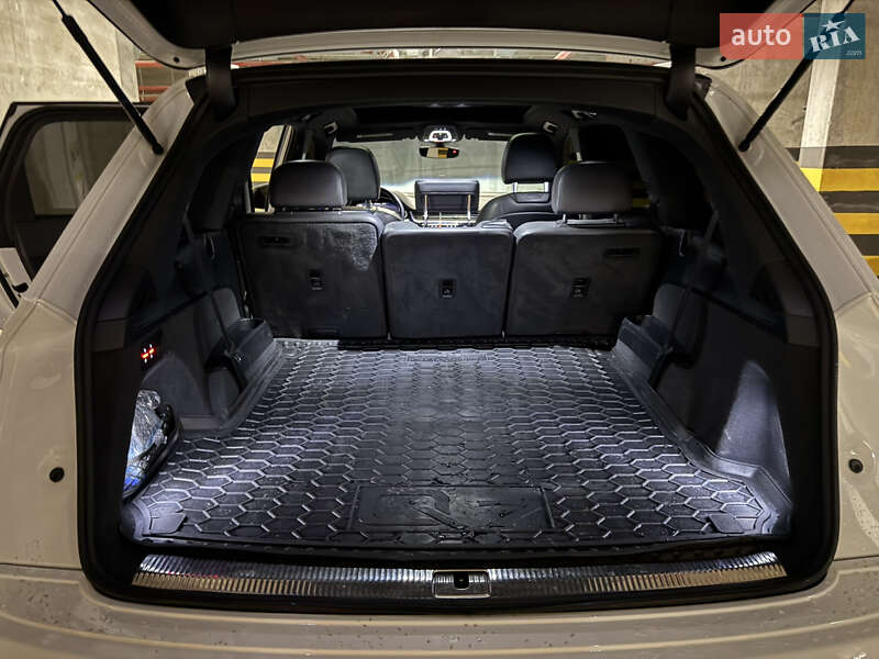 Внедорожник / Кроссовер Audi Q7 2015 в Ровно
