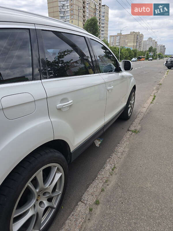 Позашляховик / Кросовер Audi Q7 2013 в Києві