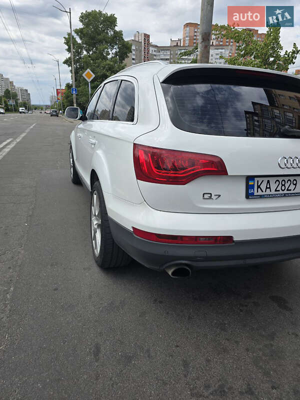 Позашляховик / Кросовер Audi Q7 2013 в Києві