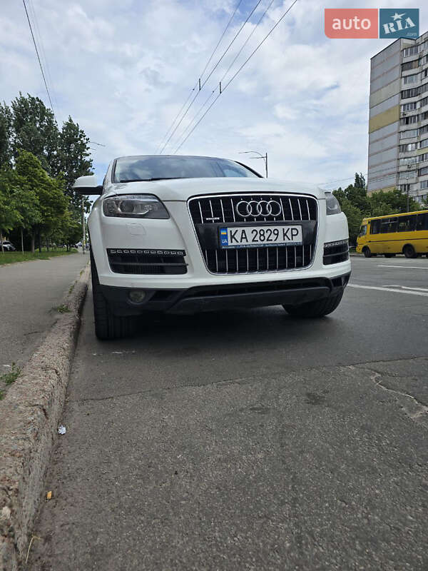 Позашляховик / Кросовер Audi Q7 2013 в Києві