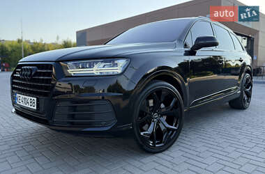Позашляховик / Кросовер Audi Q7 2015 в 