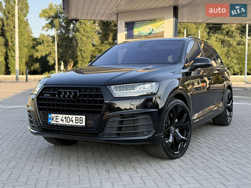 Позашляховик / Кросовер Audi Q7 2015 в 