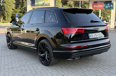 Позашляховик / Кросовер Audi Q7 2015 в 