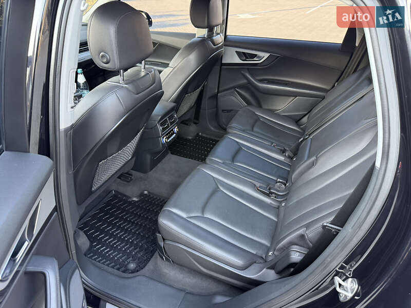Позашляховик / Кросовер Audi Q7 2015 в Дніпрі