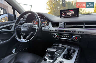 Позашляховик / Кросовер Audi Q7 2015 в 
