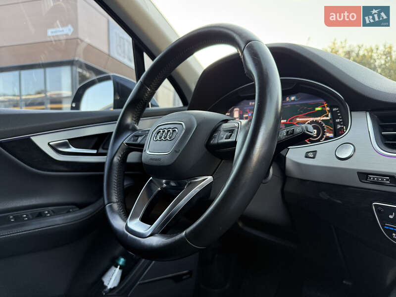 Позашляховик / Кросовер Audi Q7 2015 в Дніпрі