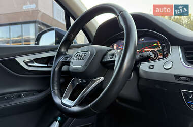 Позашляховик / Кросовер Audi Q7 2015 в 