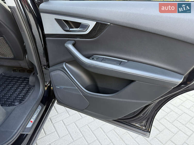 Позашляховик / Кросовер Audi Q7 2015 в Дніпрі