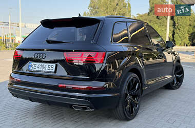 Позашляховик / Кросовер Audi Q7 2015 в 