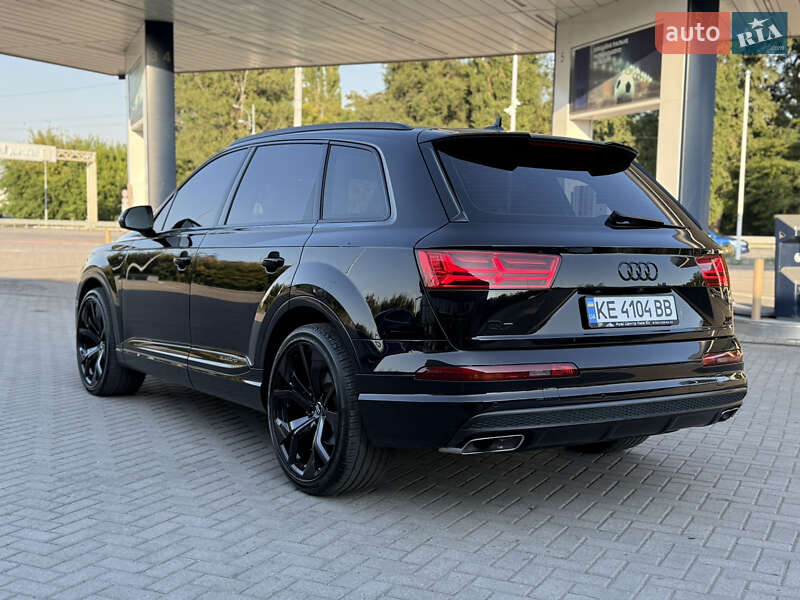 Позашляховик / Кросовер Audi Q7 2015 в Дніпрі