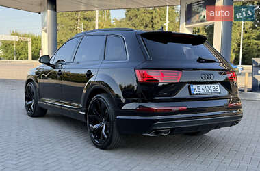 Позашляховик / Кросовер Audi Q7 2015 в 