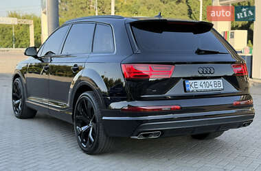 Позашляховик / Кросовер Audi Q7 2015 в 