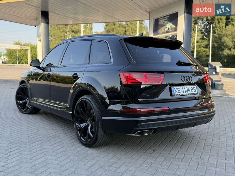 Позашляховик / Кросовер Audi Q7 2015 в Дніпрі