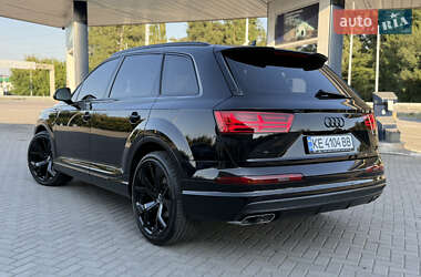 Позашляховик / Кросовер Audi Q7 2015 в 
