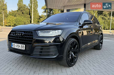 Позашляховик / Кросовер Audi Q7 2015 в 