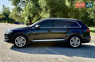 Позашляховик / Кросовер Audi Q7 2016 в 