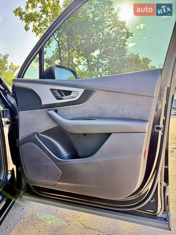 Позашляховик / Кросовер Audi Q7 2016 в Дніпрі фото 23 Позашляховик / Кросовер Audi Q7 2016 в Дніпрі