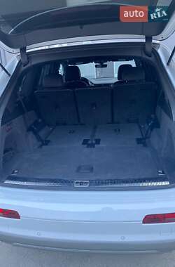 Внедорожник / Кроссовер Audi Q7 2018 в 