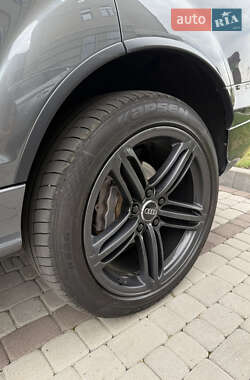 Позашляховик / Кросовер Audi Q7 2012 в 
