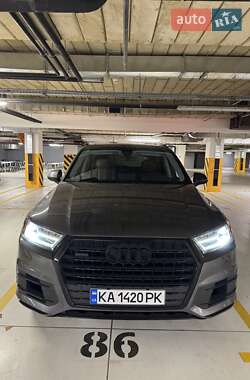 Позашляховик / Кросовер Audi Q7 2018 в 