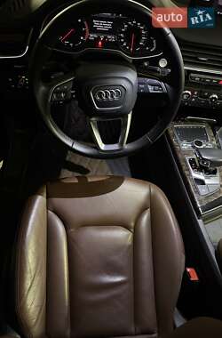 Позашляховик / Кросовер Audi Q7 2018 в 