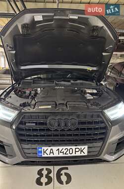 Позашляховик / Кросовер Audi Q7 2018 в 