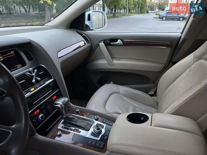 Позашляховик / Кросовер Audi Q7 2013 в Львові