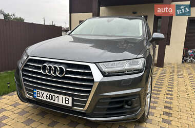 Позашляховик / Кросовер Audi Q7 2018 в 